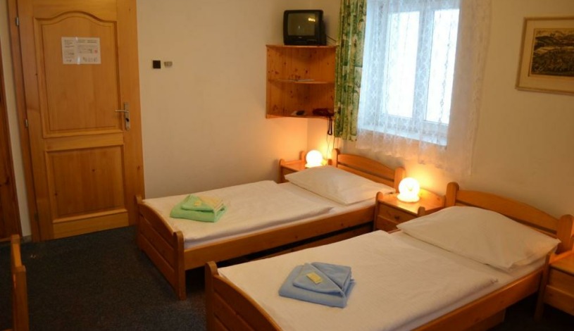 Penzion Malý Šišák Špindlerův Mlýn - Třílůžkový pokoj se společným sociálním zařízením